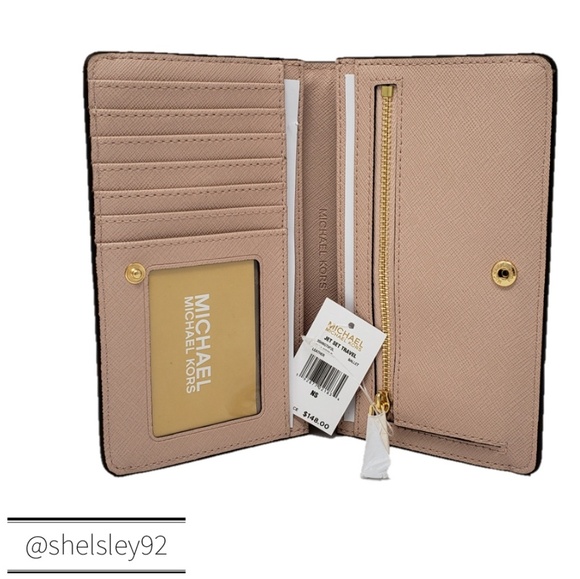 Michael Kors Selma Messenger Set - Picture 5 of 5